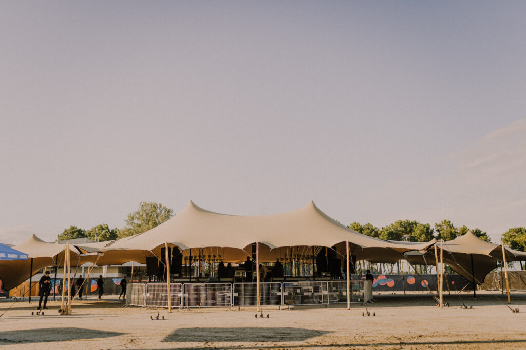 Tente événementielle festival