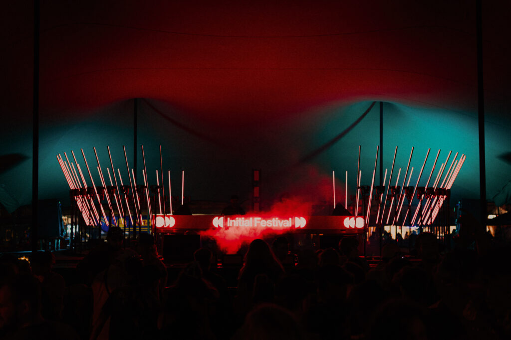 Soirée sous notre tente stretch au festival Initial à Bordeaux